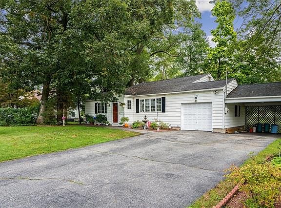 2nd image of 2744 Larkspur St