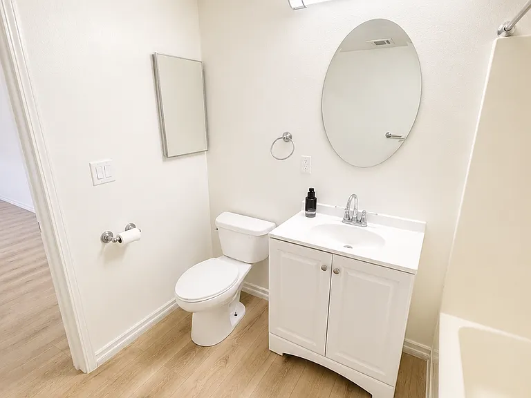 7327 Milwood Ave #105 — Photo 8