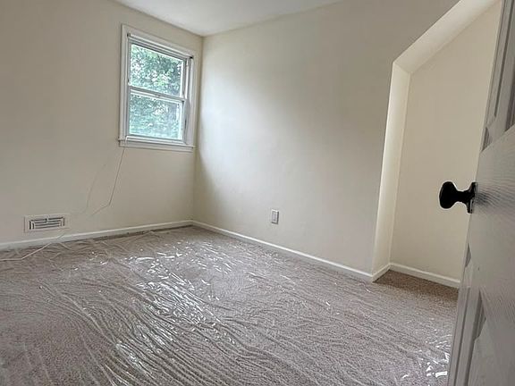 5th image of 319 Southside Ave