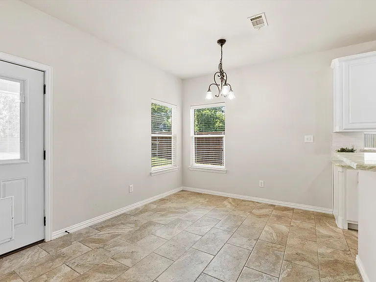 821 Westwood Ct — Photo 8