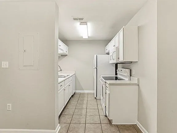 2738 W Tharpe St #405 — Photo 8