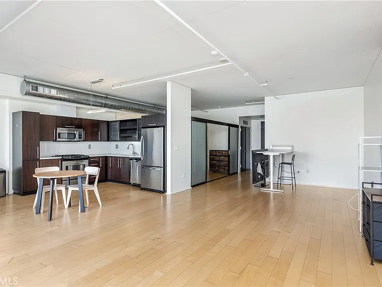 1100 Hope #810 — Photo 11