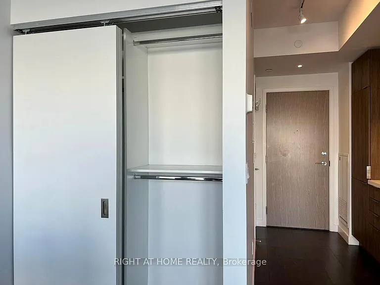 215 Queen St W #2407 — Photo 6