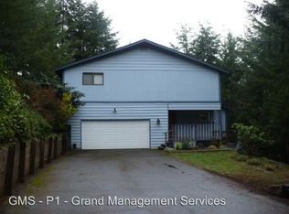 1089 Canyon Dr, Coos Bay, OR