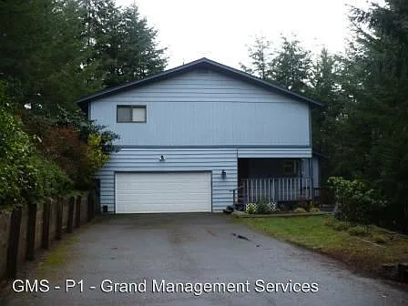 1089 Canyon Dr photo 1