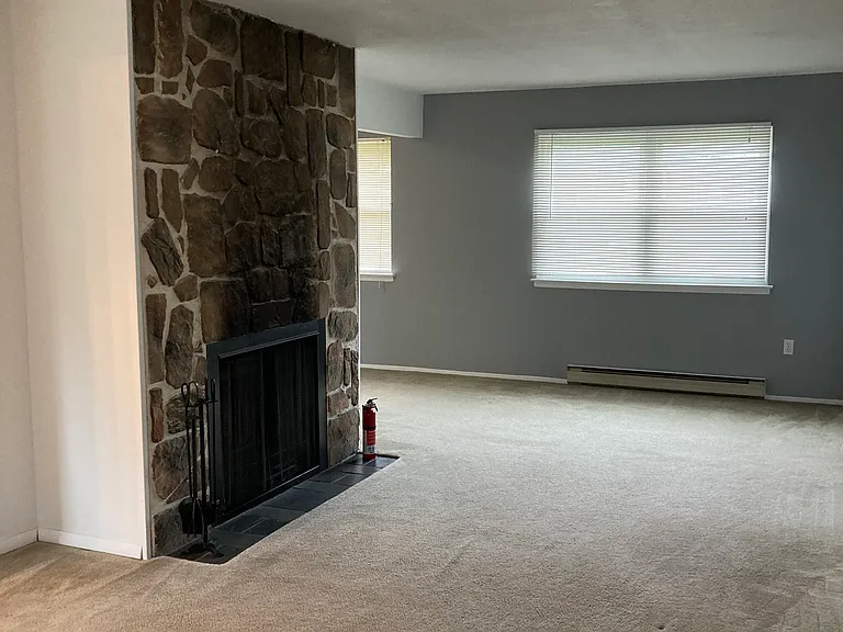 Crescent Dr — Photo 1