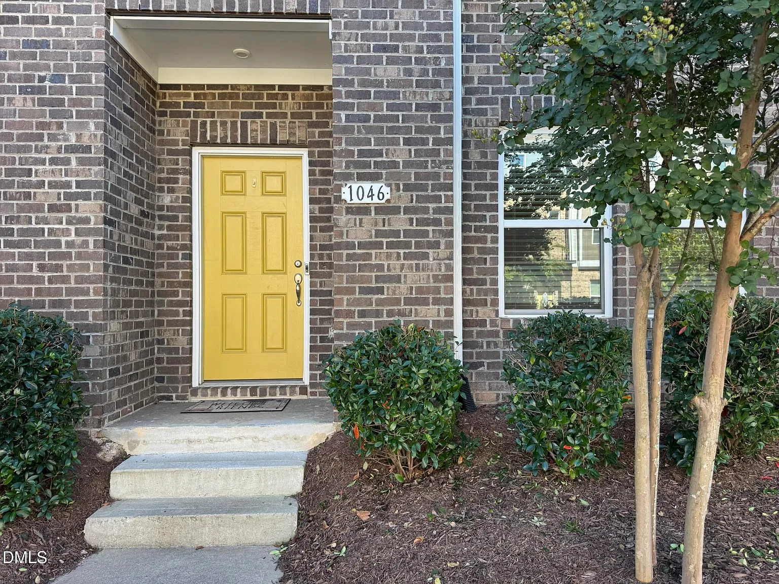 4 bed, 3.5 bath, 2100 sqft, $2,250 — Photo 2