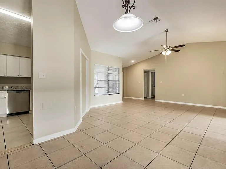 1722 Lake Crest Ave — Photo 3