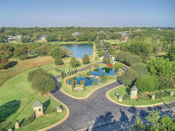 5th image of 3800 Stonehurst Dr #12