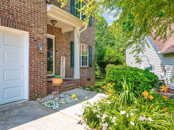 167 Foxtail Dr, Mooresville, NC 28117