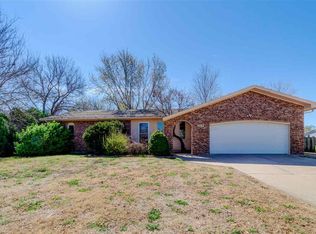 205 Brookside Dr, Newton, KS 67114