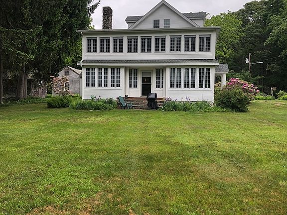 Spacious Private Side Yard