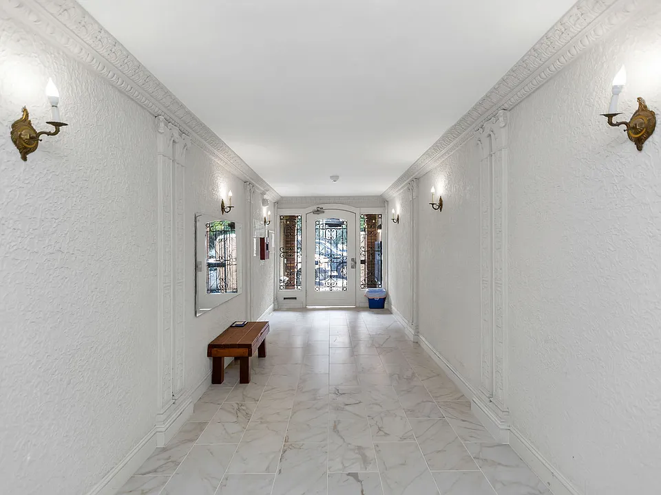125 Clayton St