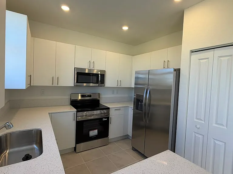 2537 SE 25th Dr — Photo 4