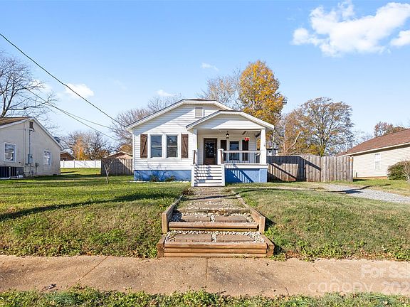 2nd image of 209 N Dilling St