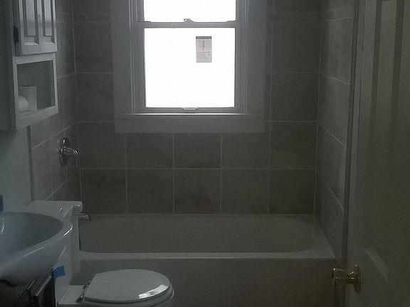 2nd image of 613 Broadway Ave