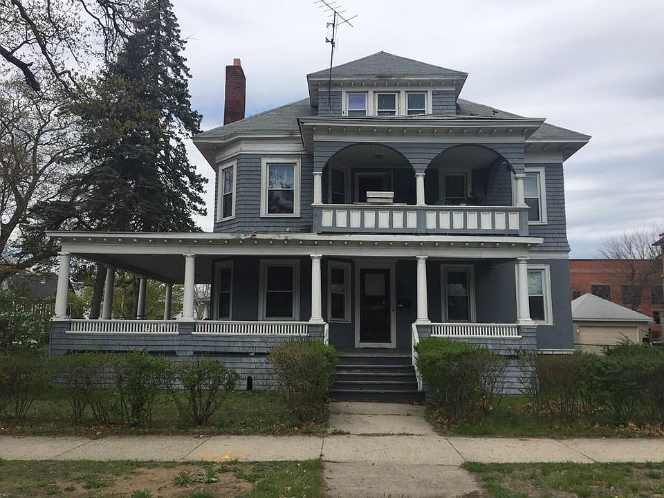 2nd image of 320 Sumner Ave