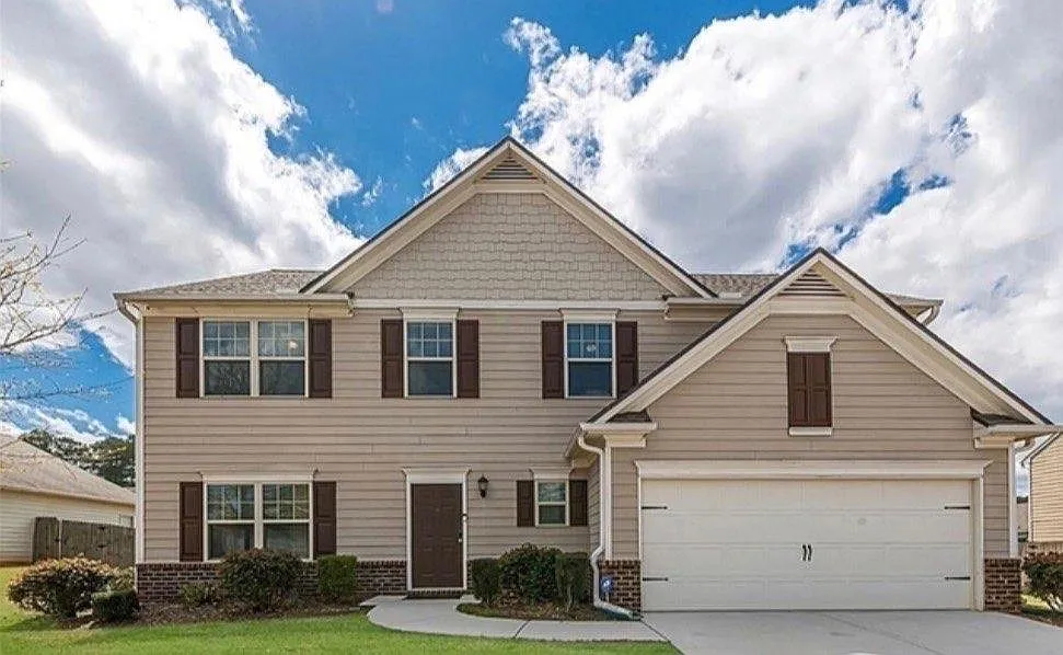 4 bed, 2.5 bath, 2836 sqft, $2,400 — Photo 1