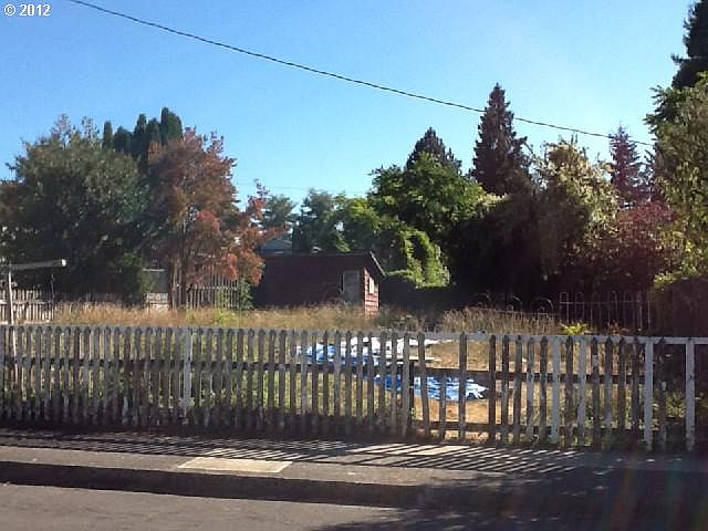 2nd image of 0 SE Salmon St