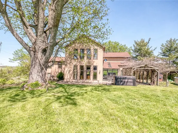 9 Saw Mill Ln, Hickory, PA 15340