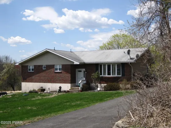 55 Hillside Dr, Hawley, PA 18428