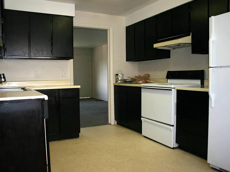 Big eat in kitchen with dishwasher