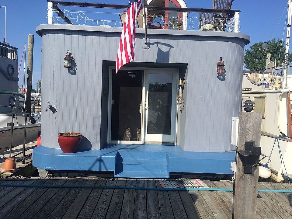 2nd image of 10 Matinecock Ave