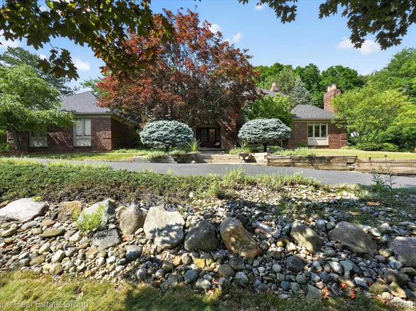 34462 Ramble Hills Dr, Farmington Hills, MI 48331