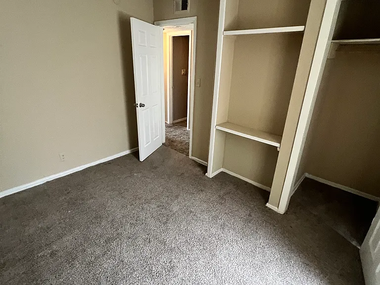 1300 Churing Dr — Photo 7