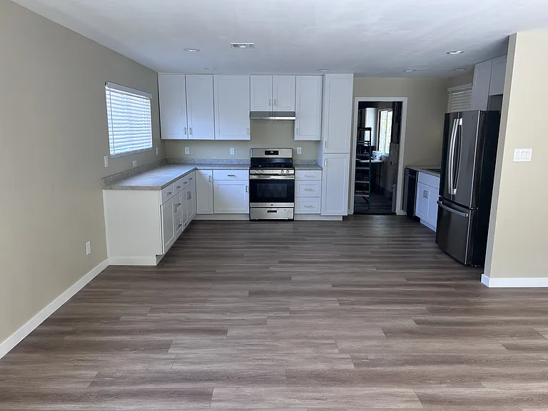 1557 Southwood Dr — Photo 13