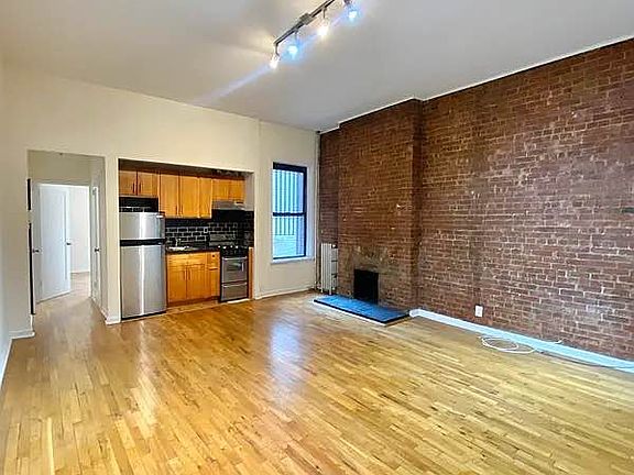 2nd image of 247 W 21st St #4V
