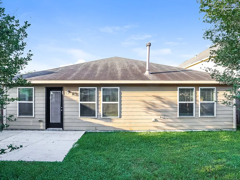 21519 Kings Bend Dr — Photo 16