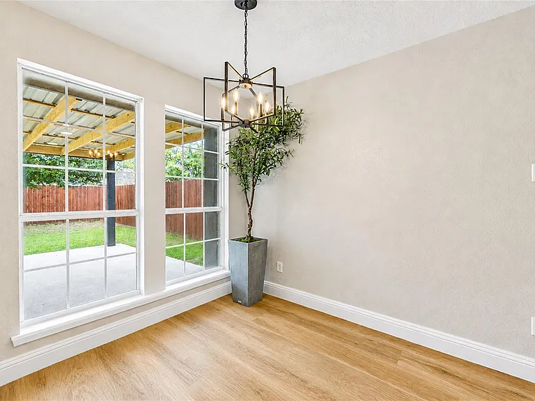 4911 Fairdale St — Photo 15