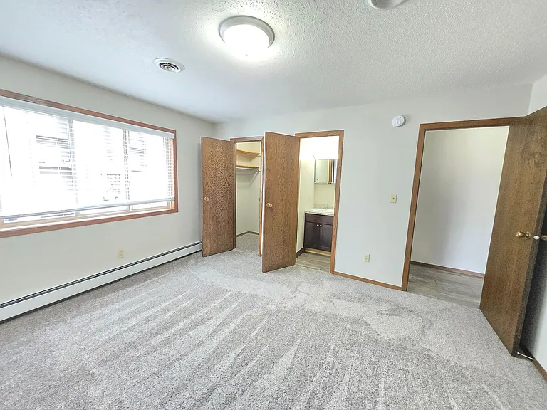 Diplomat Apartments — Photo 12