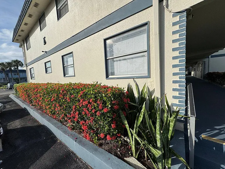 201 Brittany E — Photo 21