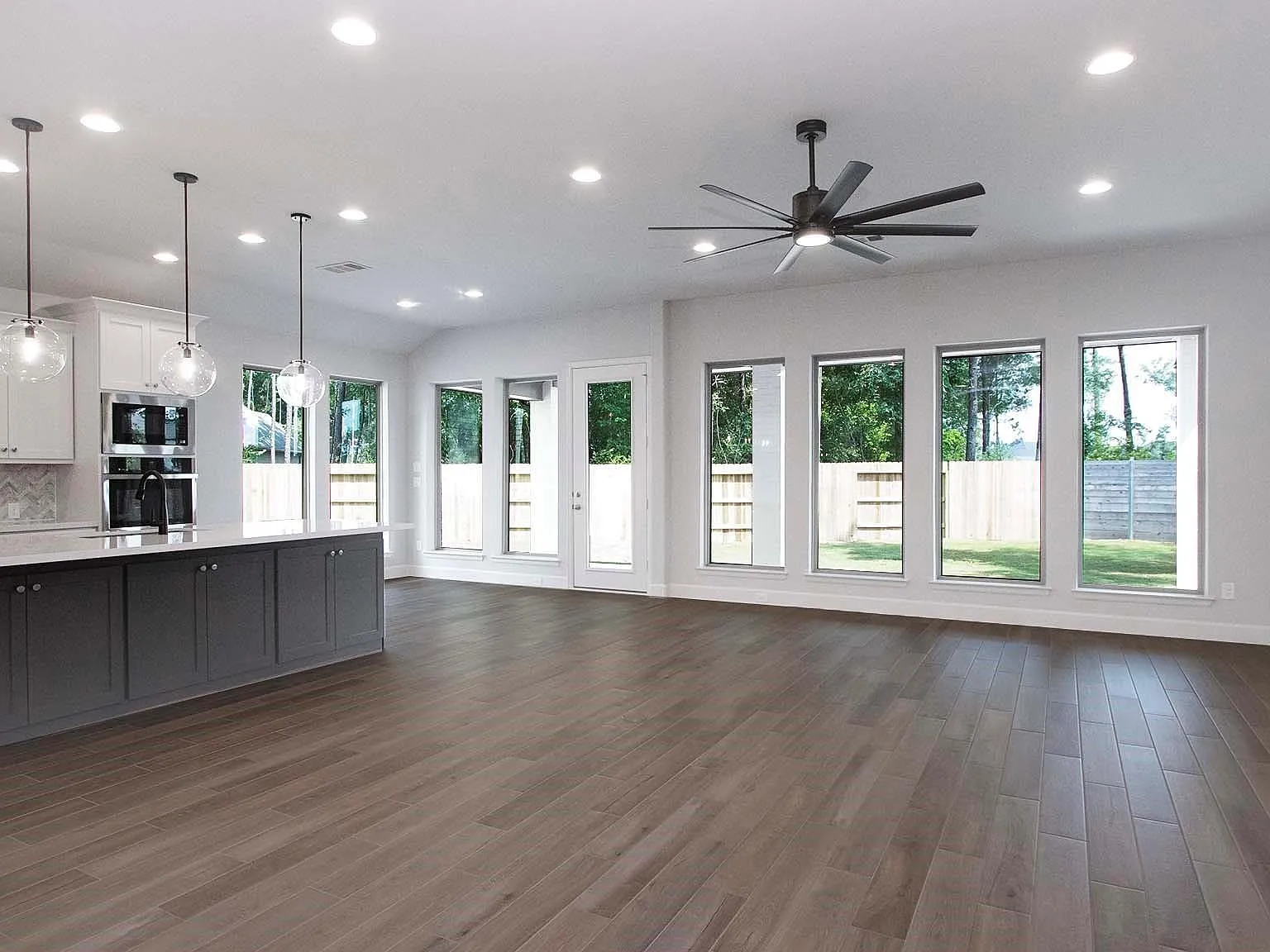 4 bed, 3.5 bath, 3409 sqft, $3,650 — Photo 3
