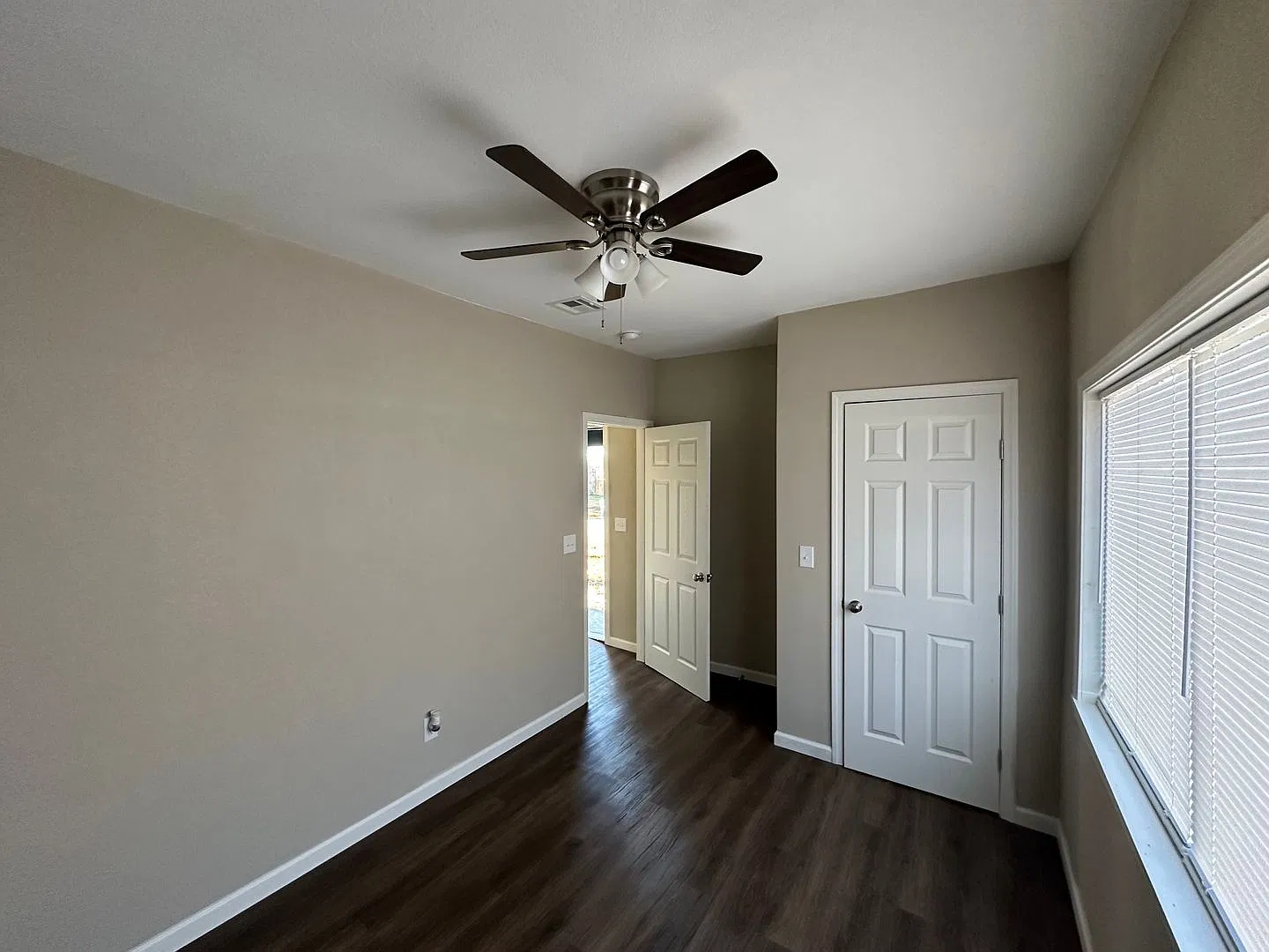 2 Bedroom 1.5 Bath Home for Rent — Photo 4