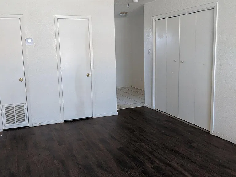 1110 Leslie Cir — Photo 4