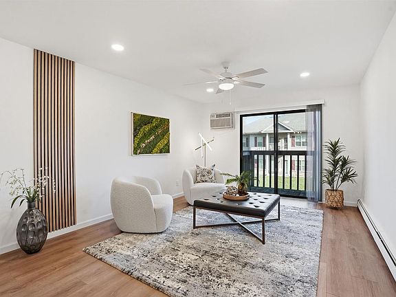 2nd image of 1509 Martin Street #2