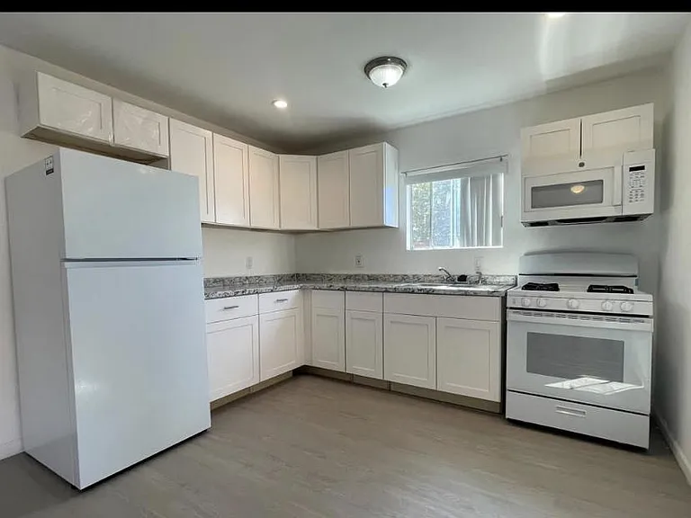 B1281 Shari Way — Photo 6