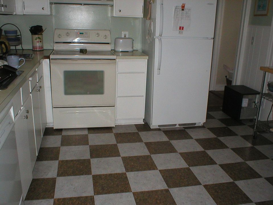 2nd image of 435 Sterling Pl