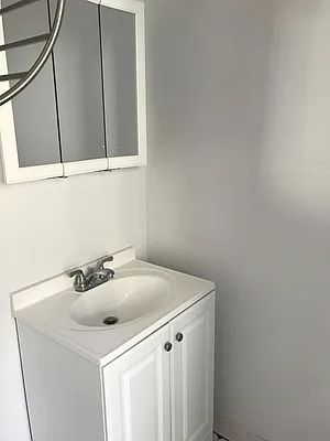 Rented by Salon Realty Corp | media 21