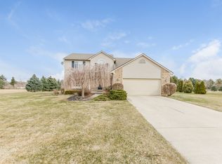 9022 N Pheasant Ridge Ln, Saline, MI 48176