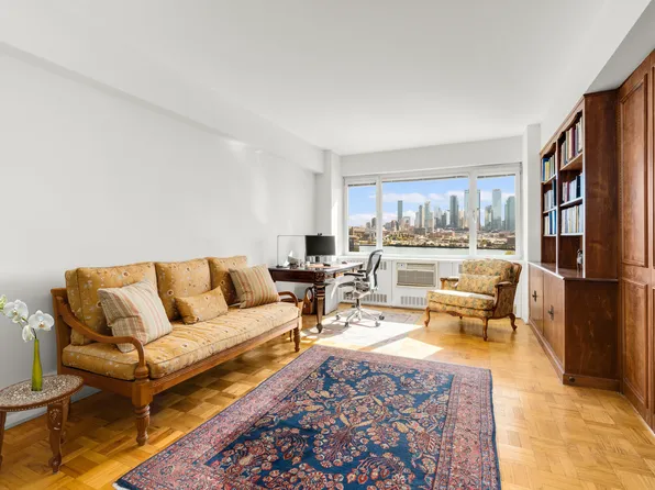 45 Sutton Place image 12 of 43