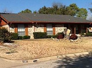 125 Lamp Lighter Ct, Azle, TX 76020