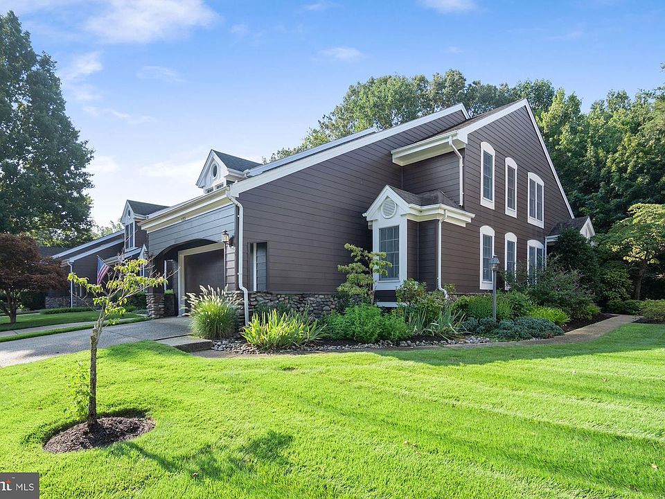 1st image of 133 Summer Village Dr