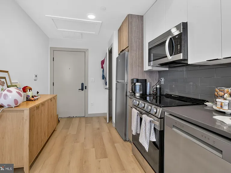 689 N Broad St #401 — Photo 7