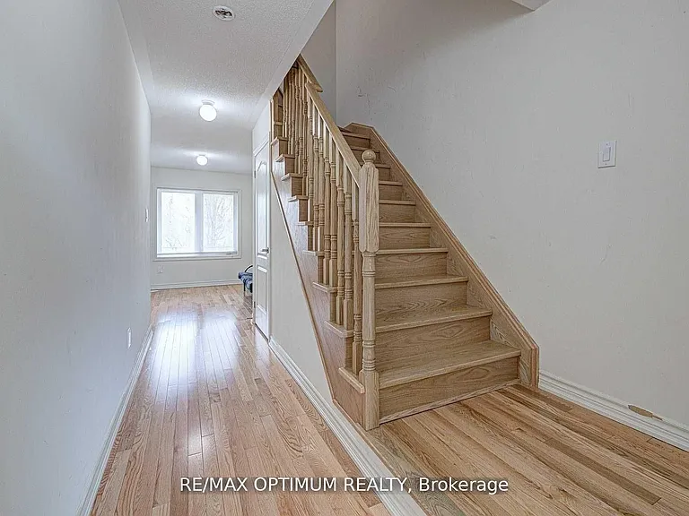 11 Autumnwood Ave #6 — Photo 2