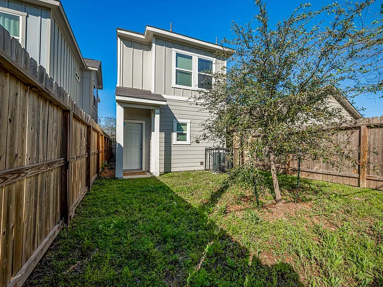 3540 Rebecca St — Photo 14