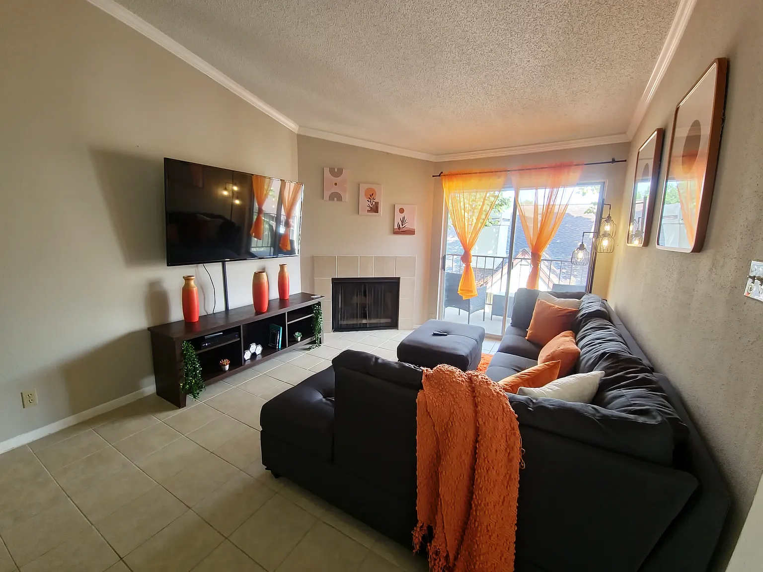 2120 El Paseo St — Photo 4